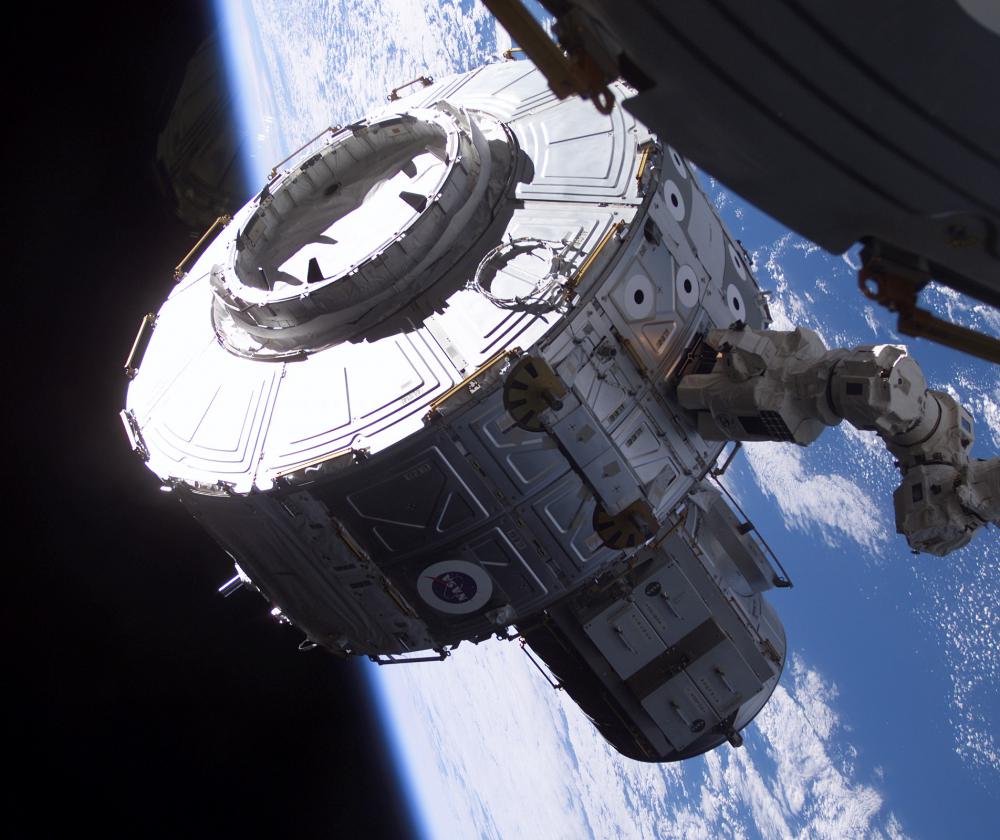 ISS_Quest_airlock.thumb.jpg.15b2aa72cead